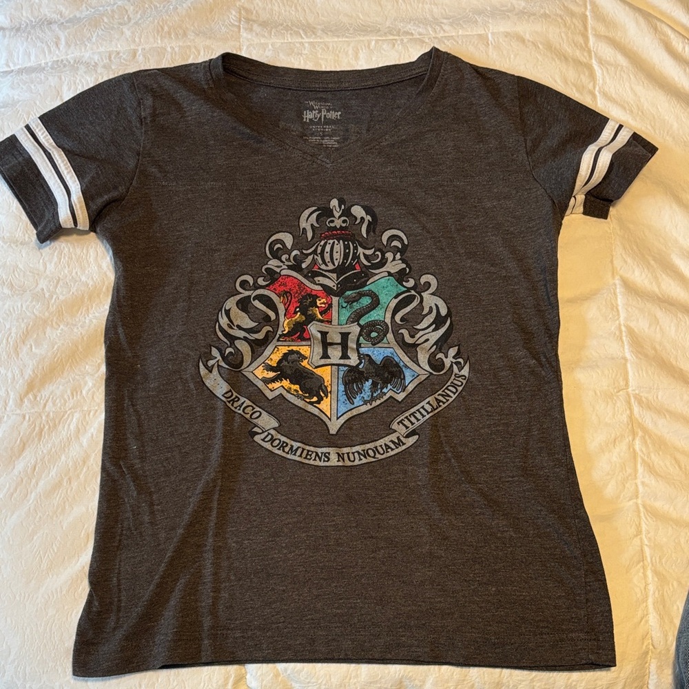 Harry Potter Dark Gray Hogwarts Crest Women's Tee